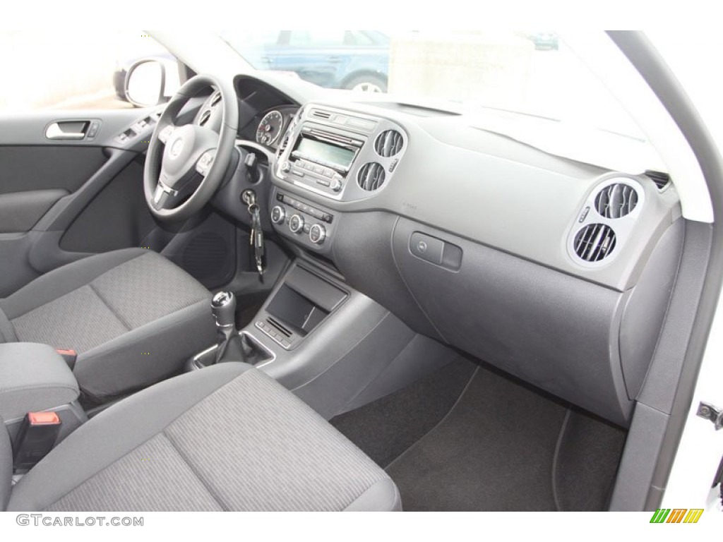 Black Interior 2013 Volkswagen Tiguan S Photo #68421380