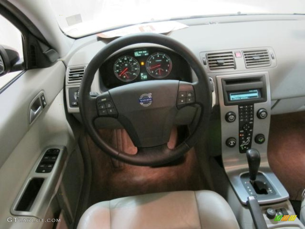2006 Volvo S40 T5 Dark Beige/Quartz Dashboard Photo #68424698