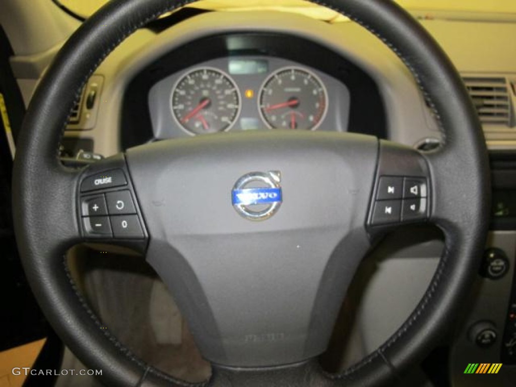 2006 Volvo S40 T5 Dark Beige/Quartz Steering Wheel Photo #68424776
