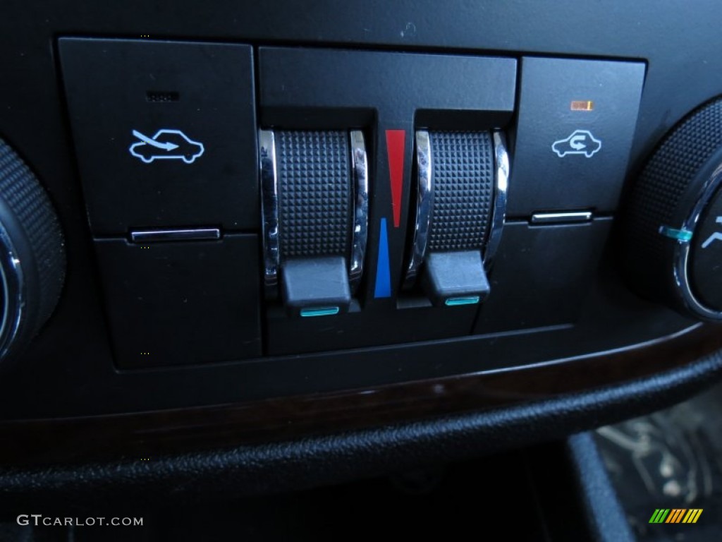 2011 Chevrolet Impala LT Controls Photo #68428348