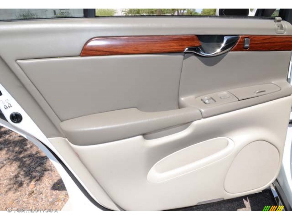 2004 Cadillac DeVille Sedan Shale Door Panel Photo #68428433