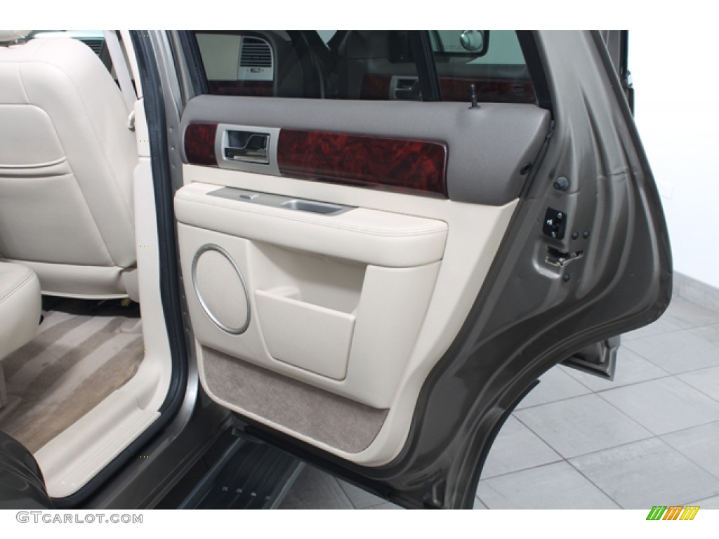 2004 Navigator Luxury 4x4 - Mineral Grey Metallic / Light Parchment photo #14