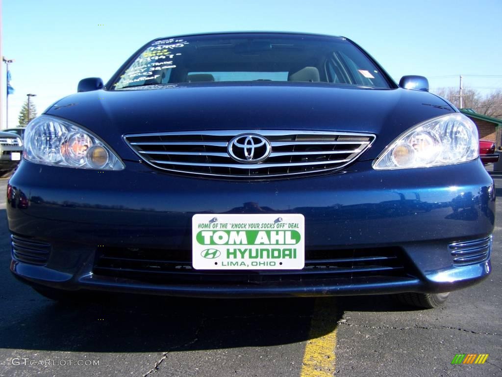 2005 Camry LE - Indigo Ink Pearl / Gray photo #2