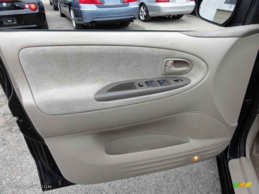 2002 MPV LX - Black Mica / Beige photo #15