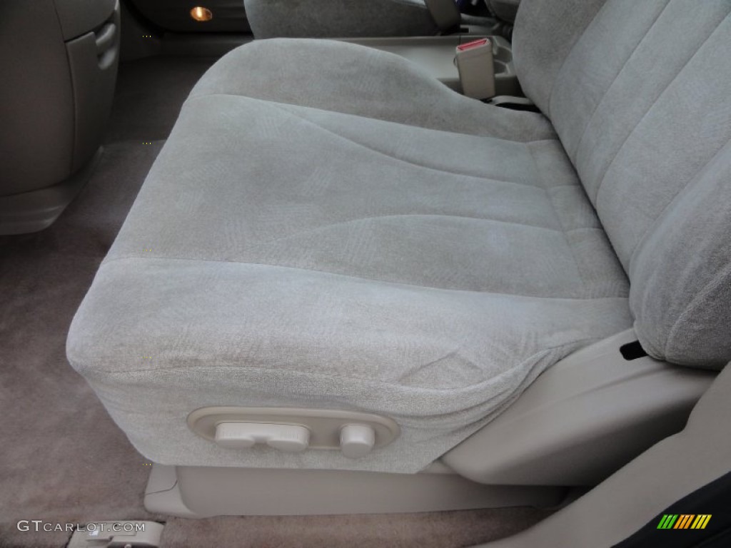 2002 MPV LX - Black Mica / Beige photo #17