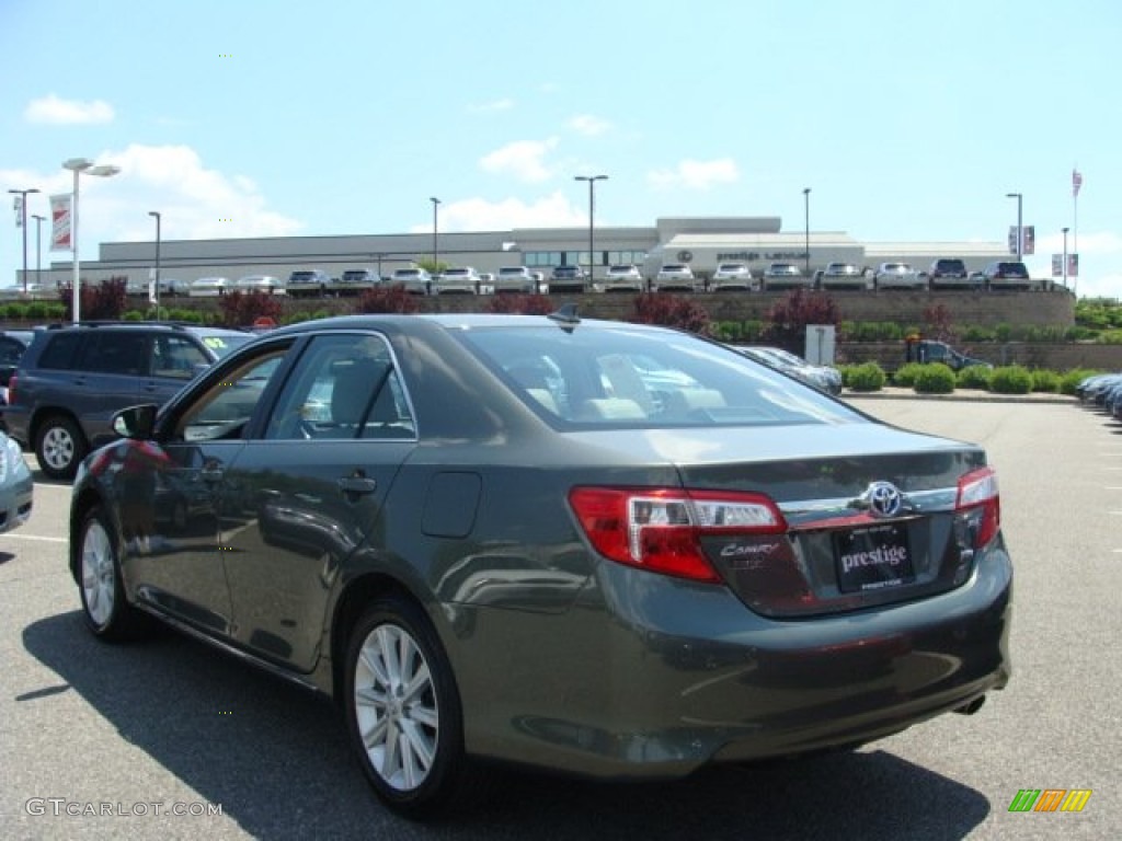 2012 Camry Hybrid XLE - Cypress Green Pearl / Ivory photo #4