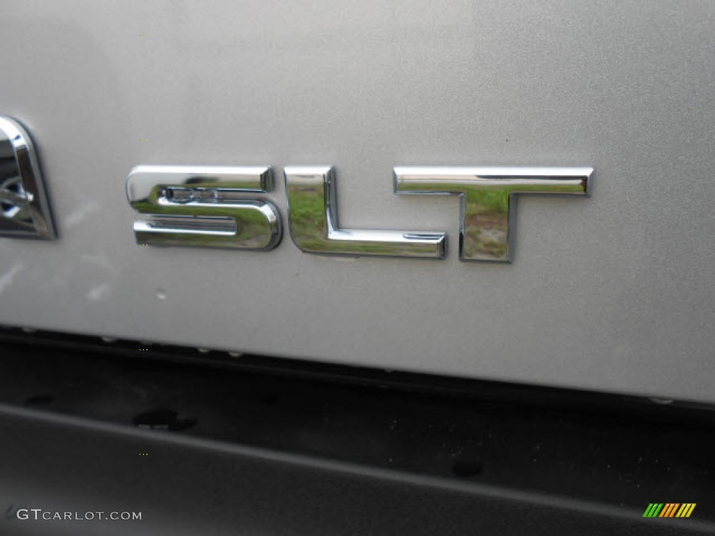 2012 GMC Sierra 3500HD SLT Crew Cab 4x4 Dually Marks and Logos Photos
