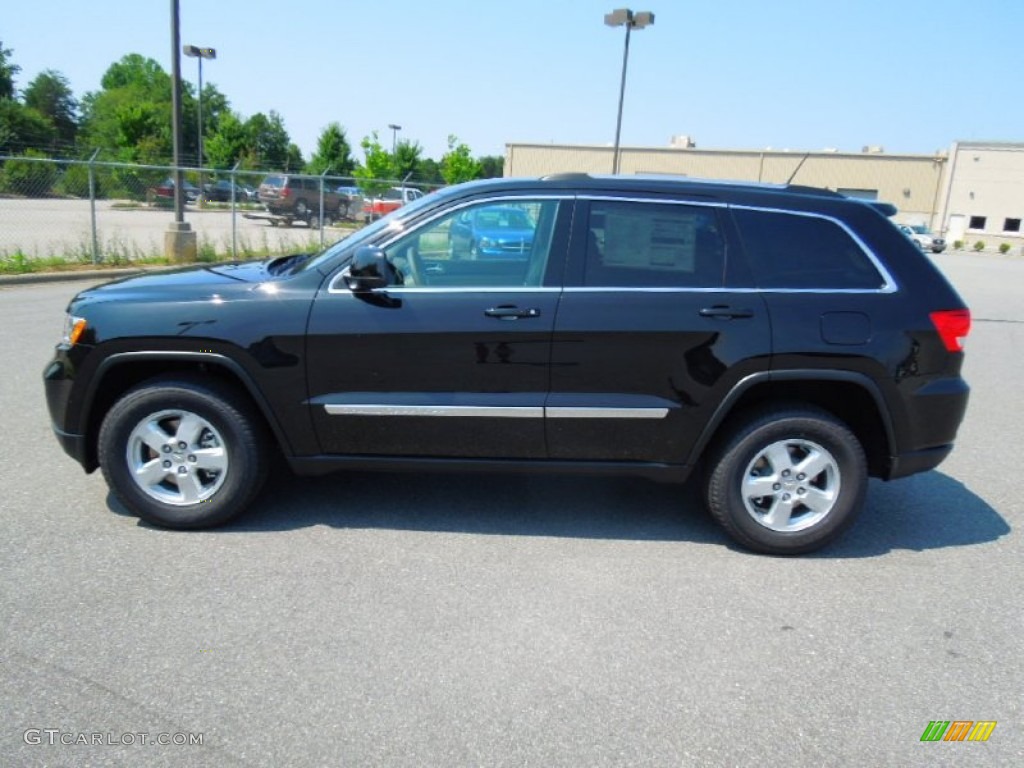 2013 Grand Cherokee Laredo - Brilliant Black Crystal Pearl / Dark Graystone/Medium Graystone photo #4