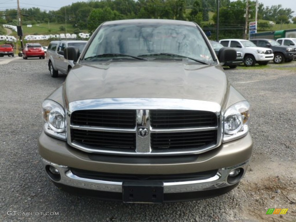 2007 Ram 1500 SLT Regular Cab 4x4 - Light Khaki Metallic / Khaki Beige photo #2