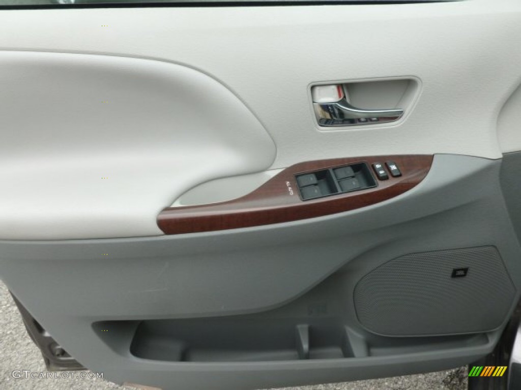 2011 Toyota Sienna XLE AWD Door Panel Photos