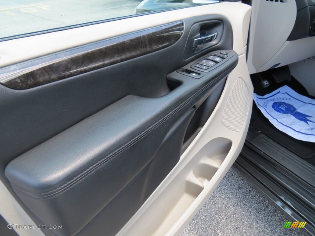 2012 Grand Caravan Crew - Dark Charcoal Pearl / Black/Light Graystone photo #11