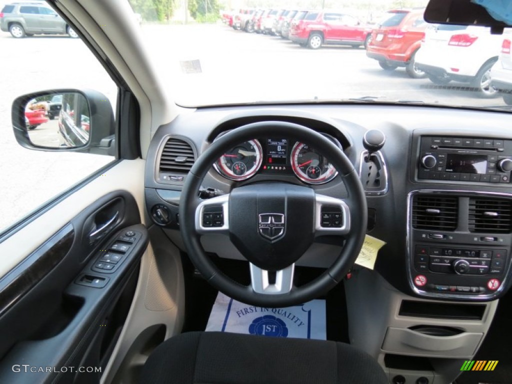 2012 Grand Caravan Crew - Dark Charcoal Pearl / Black/Light Graystone photo #22