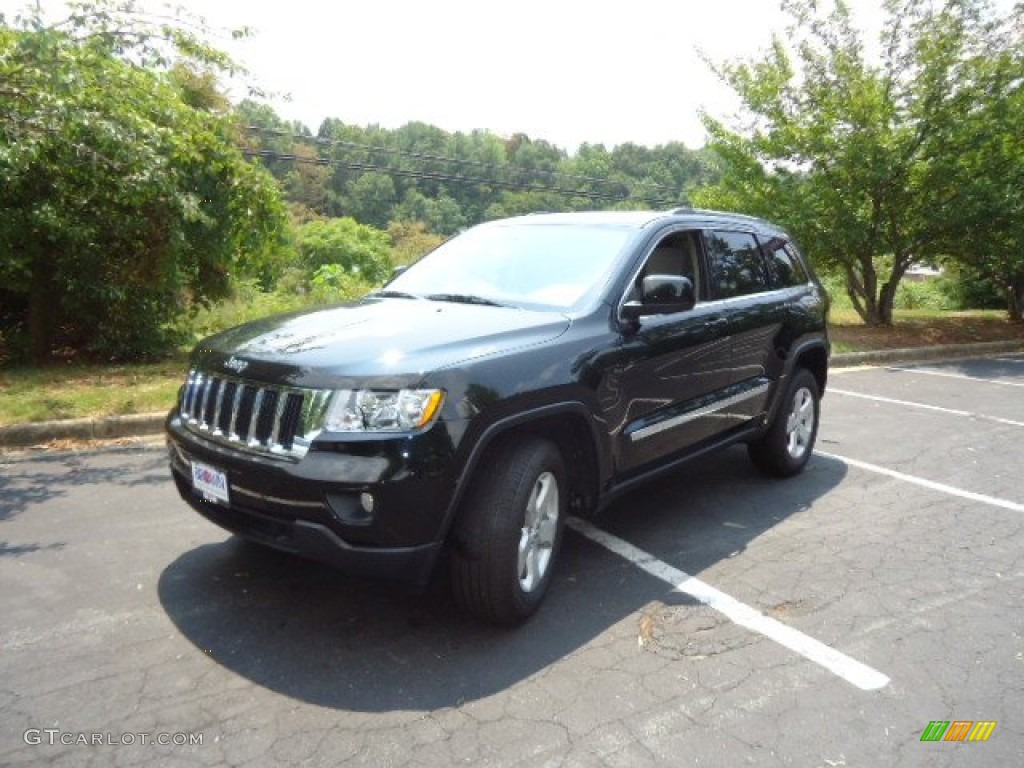 2013 Grand Cherokee Laredo X Package 4x4 - Brilliant Black Crystal Pearl / Dark Graystone/Medium Graystone photo #3