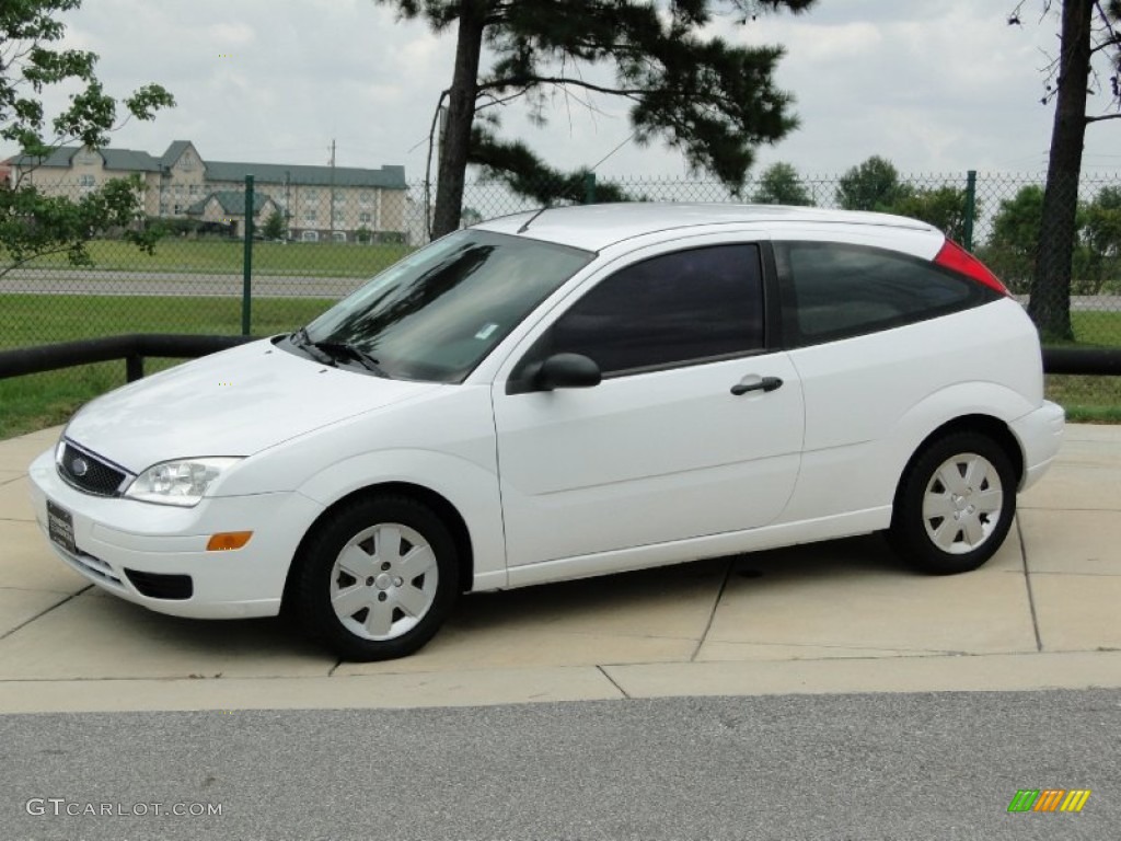 2006 Focus ZX3 SE Hatchback - Cloud 9 White / Charcoal/Light Flint photo #9