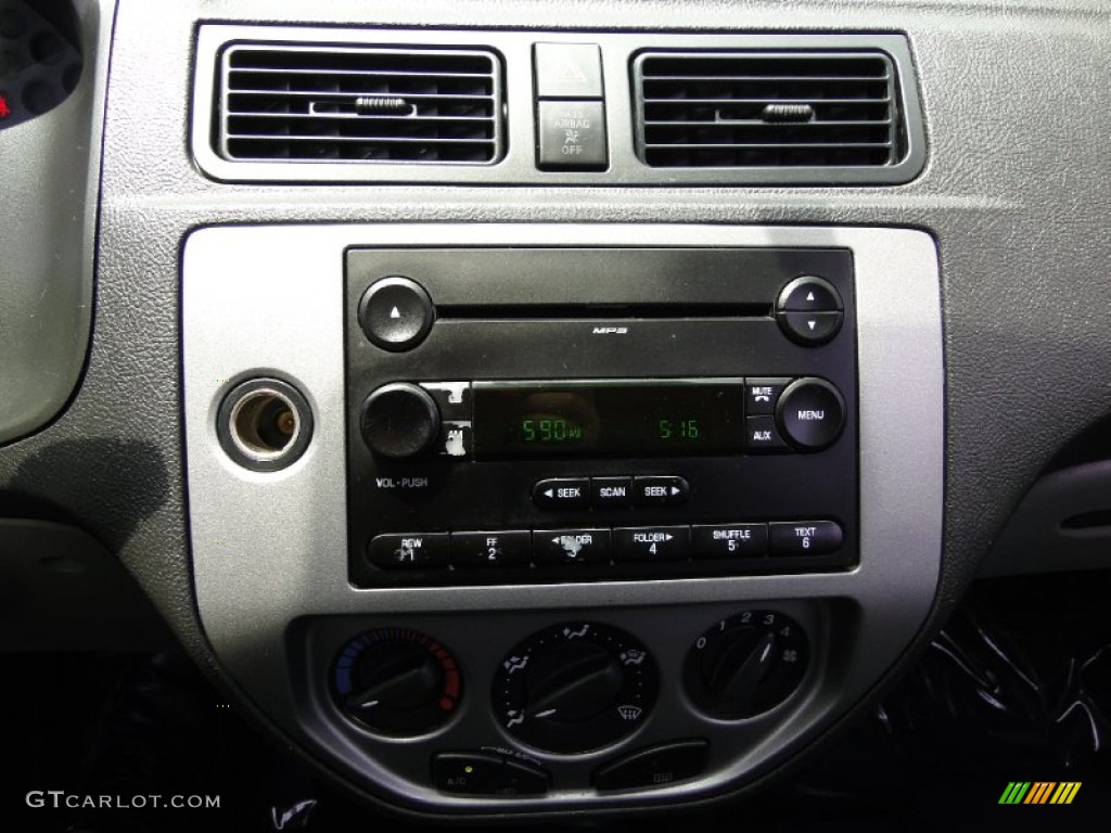 2006 Ford Focus ZX3 SE Hatchback Controls Photo #68456327