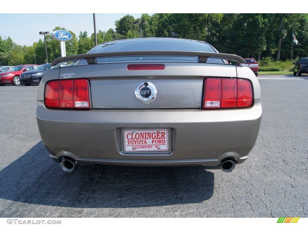 2005 Mustang GT Premium Coupe - Mineral Grey Metallic / Dark Charcoal photo #4