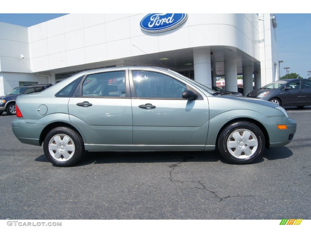 Light Tundra Metallic 2006 Ford Focus ZX4 SE Sedan Exterior Photo #68456956