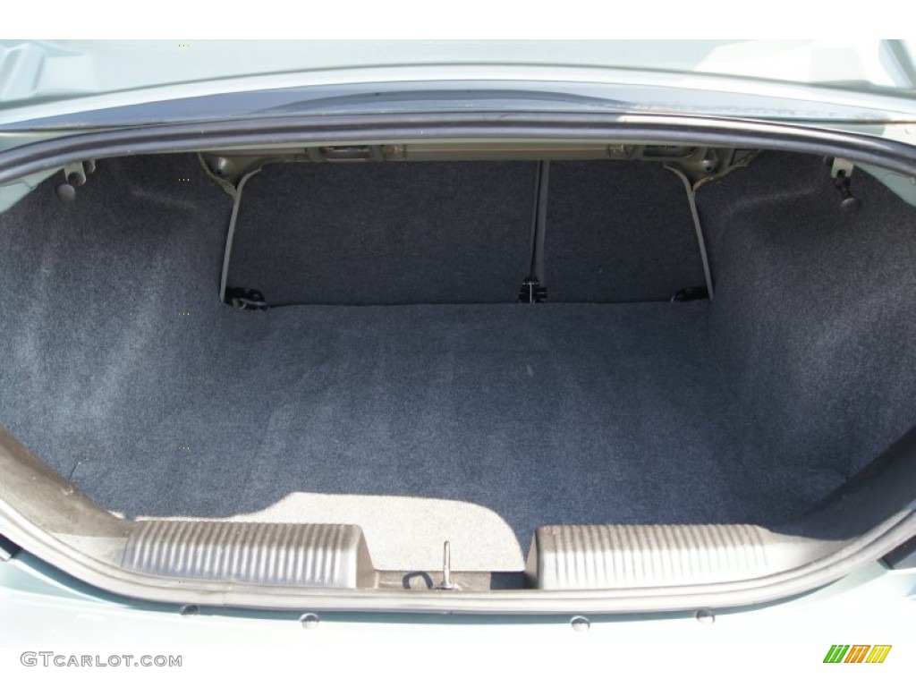 2006 Ford Focus ZX4 SE Sedan Trunk Photos