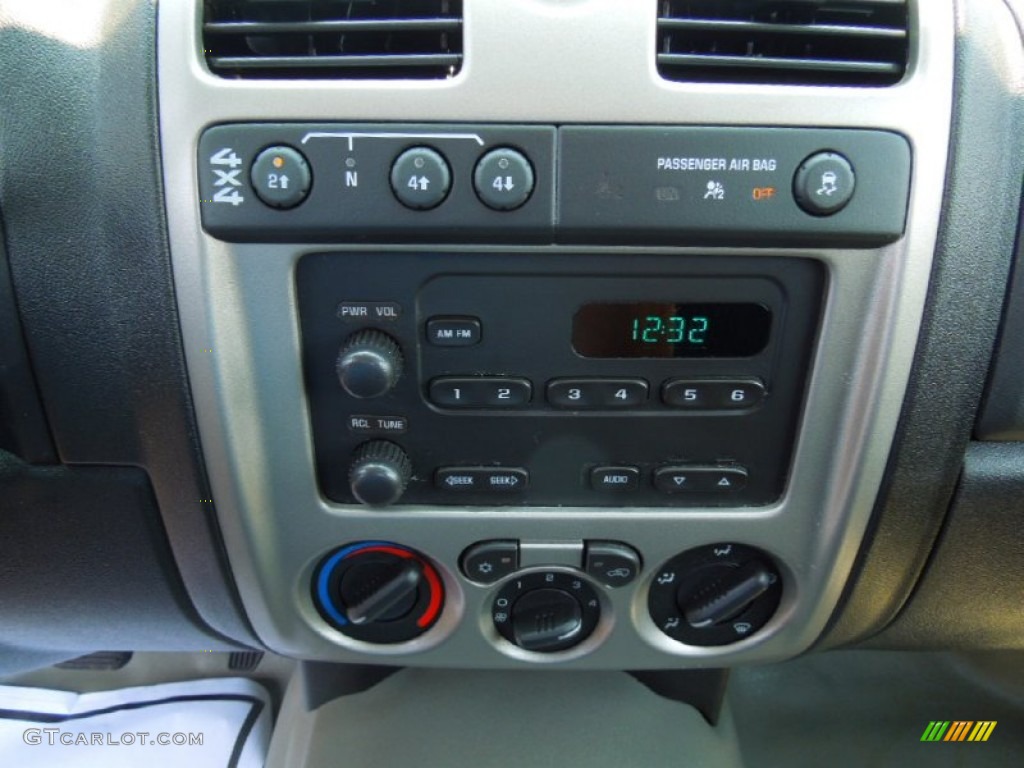 2010 Chevrolet Colorado Extended Cab Controls Photo #68457641