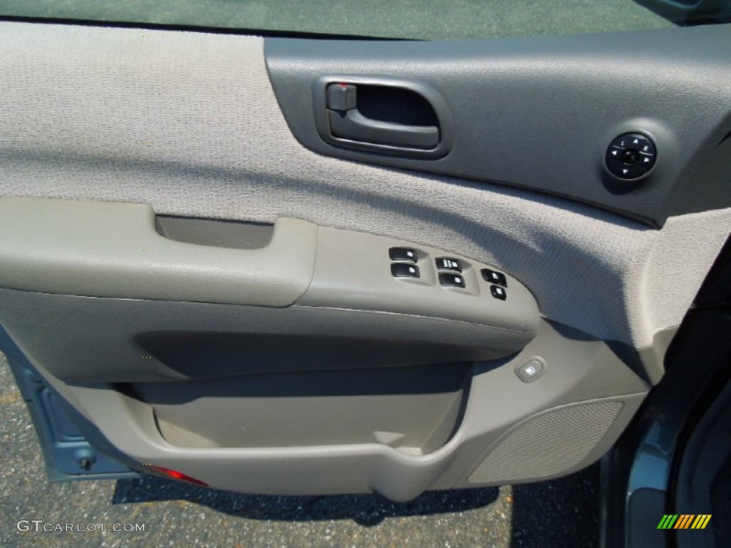 2007 Kia Sedona LX Gray Door Panel Photo #68458292