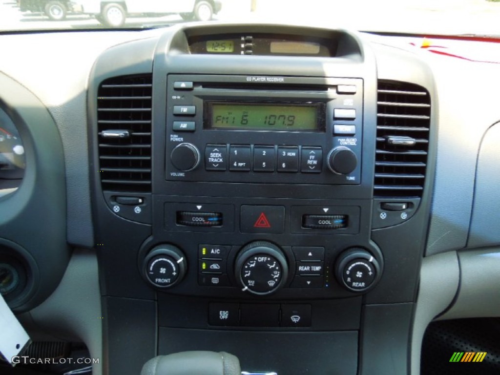 2007 Kia Sedona LX Controls Photo #68458310