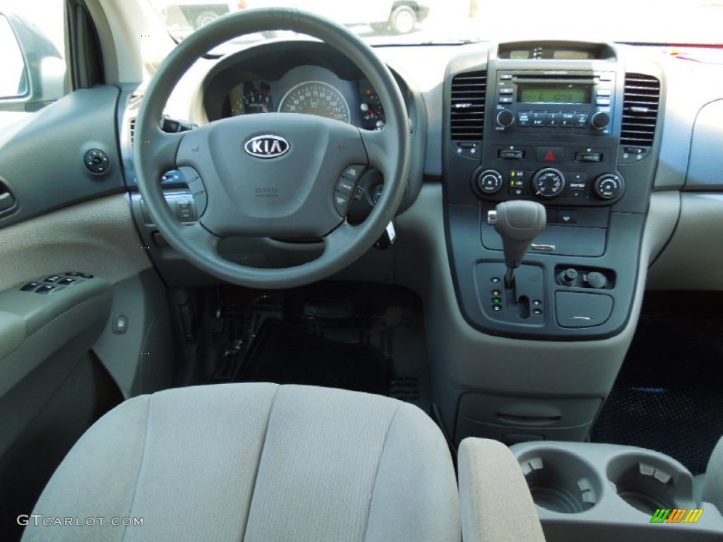 2007 Kia Sedona LX Gray Dashboard Photo #68458346