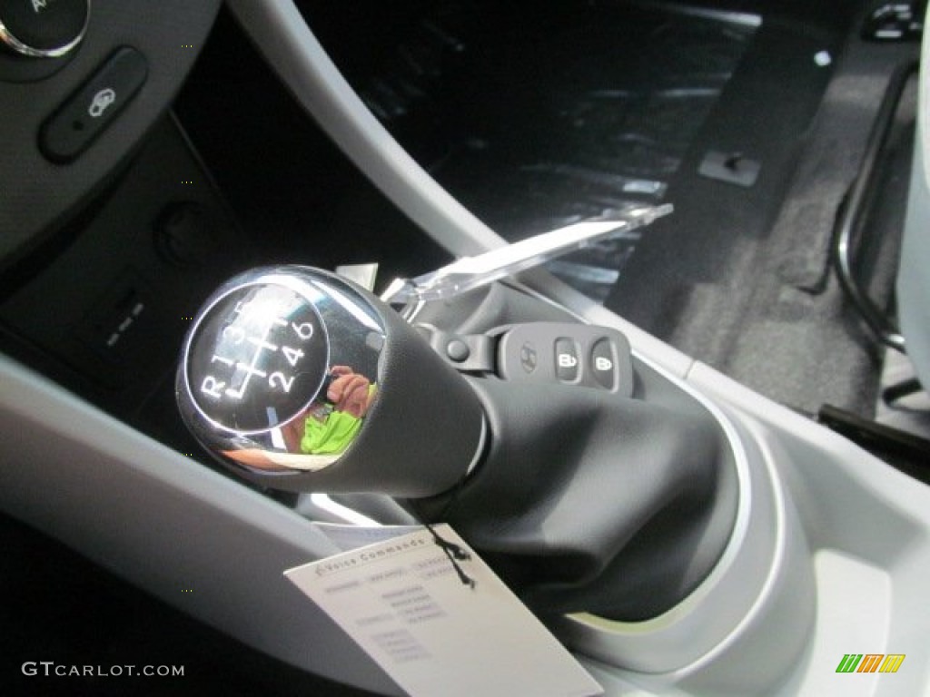 2013 Hyundai Accent SE 5 Door 6 Speed Manual Transmission Photo #68459287