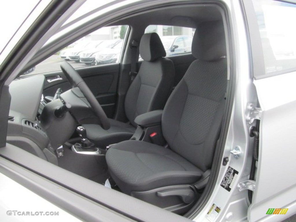 Black Interior 2013 Hyundai Accent SE 5 Door Photo #68460420