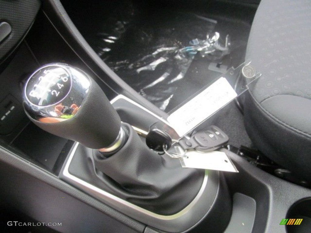 2013 Hyundai Accent SE 5 Door 6 Speed Manual Transmission Photo #68460452