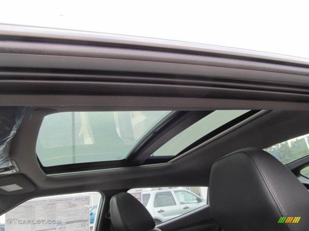 2013 Hyundai Veloster Standard Veloster Model Sunroof Photo #68460611