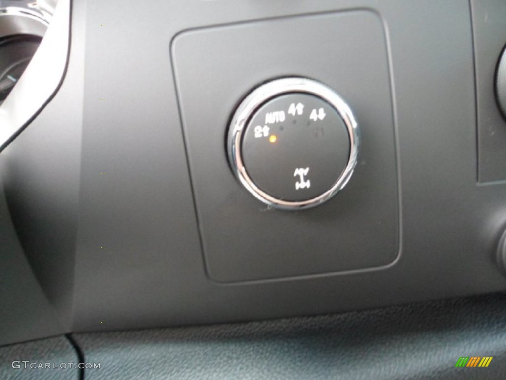 2013 GMC Sierra 1500 SLE Regular Cab 4x4 Controls Photo #68463199