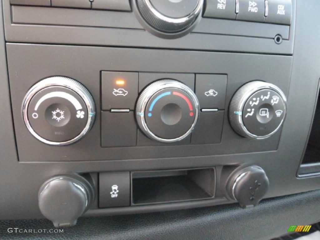 2013 GMC Sierra 1500 SLE Regular Cab 4x4 Controls Photo #68463208
