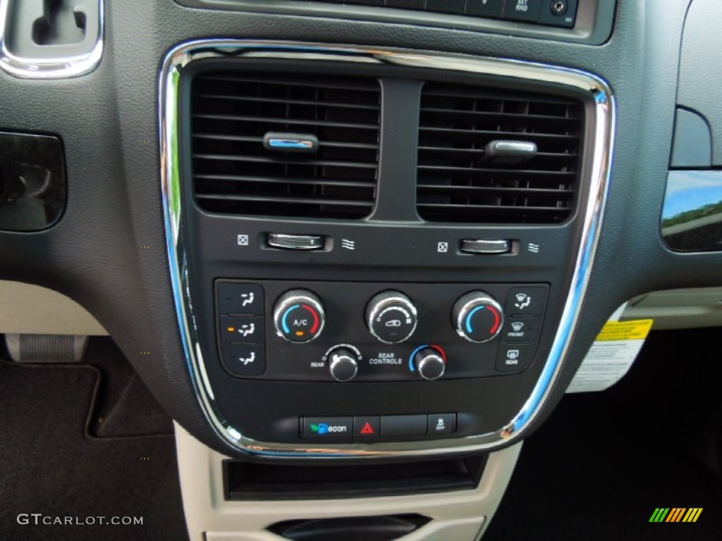 2012 Grand Caravan SE - Stone White / Black/Light Graystone photo #12