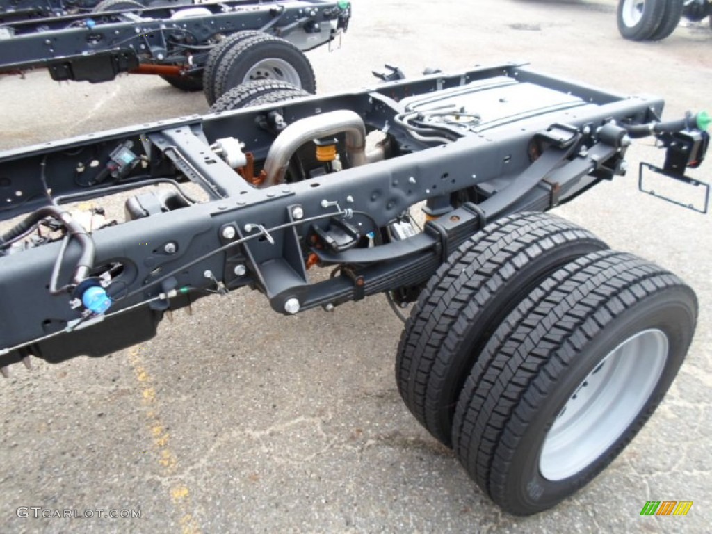 2012 Ford F550 Super Duty XL Regular Cab 4x4 Chassis Undercarriage Photos