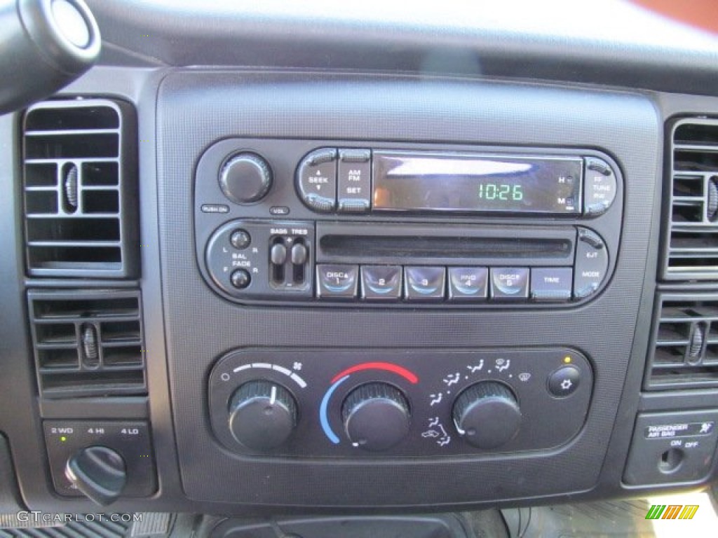 2004 Dodge Dakota SXT Regular Cab 4x4 Controls Photo #68471161