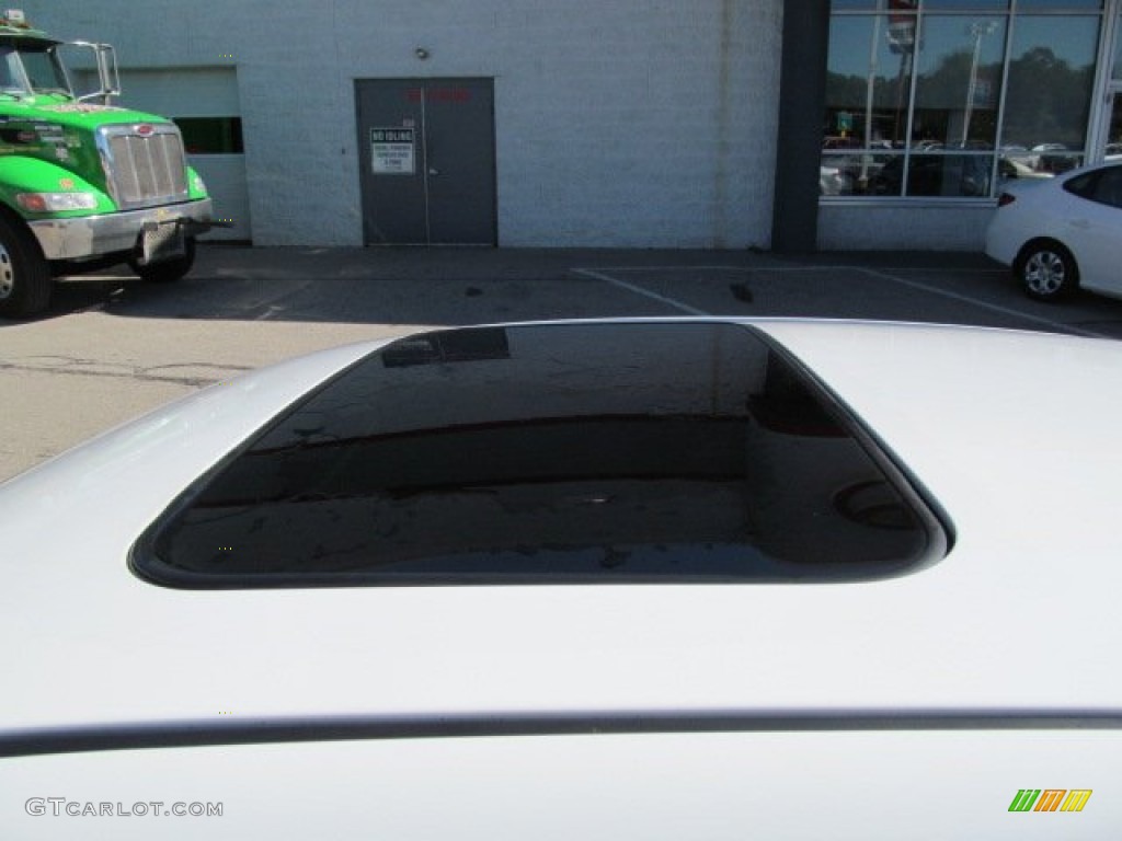 2002 Sonata GLS V6 - Noble White / Black photo #2
