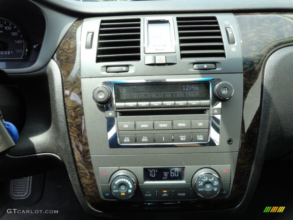 2011 Cadillac DTS Luxury Controls Photo #68477625