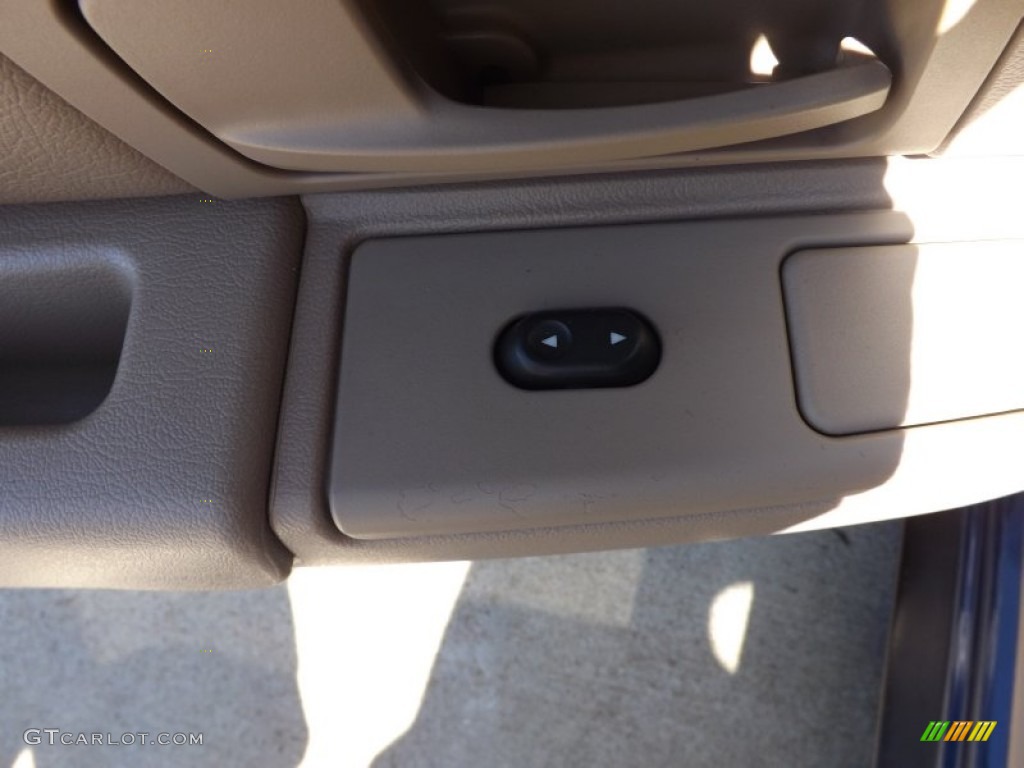 2004 Grand Marquis LS - Dark Blue Pearl Metallic / Medium Parchment photo #17