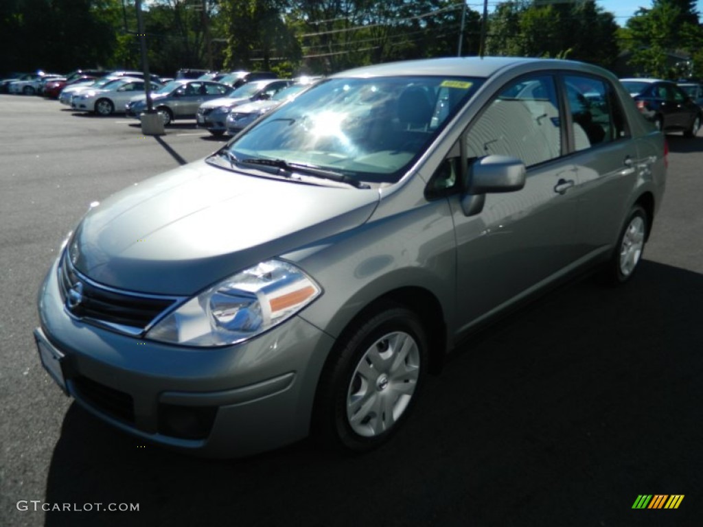 2010 Versa 1.8 S Sedan - Magnetic Gray Metallic / Charcoal photo #1