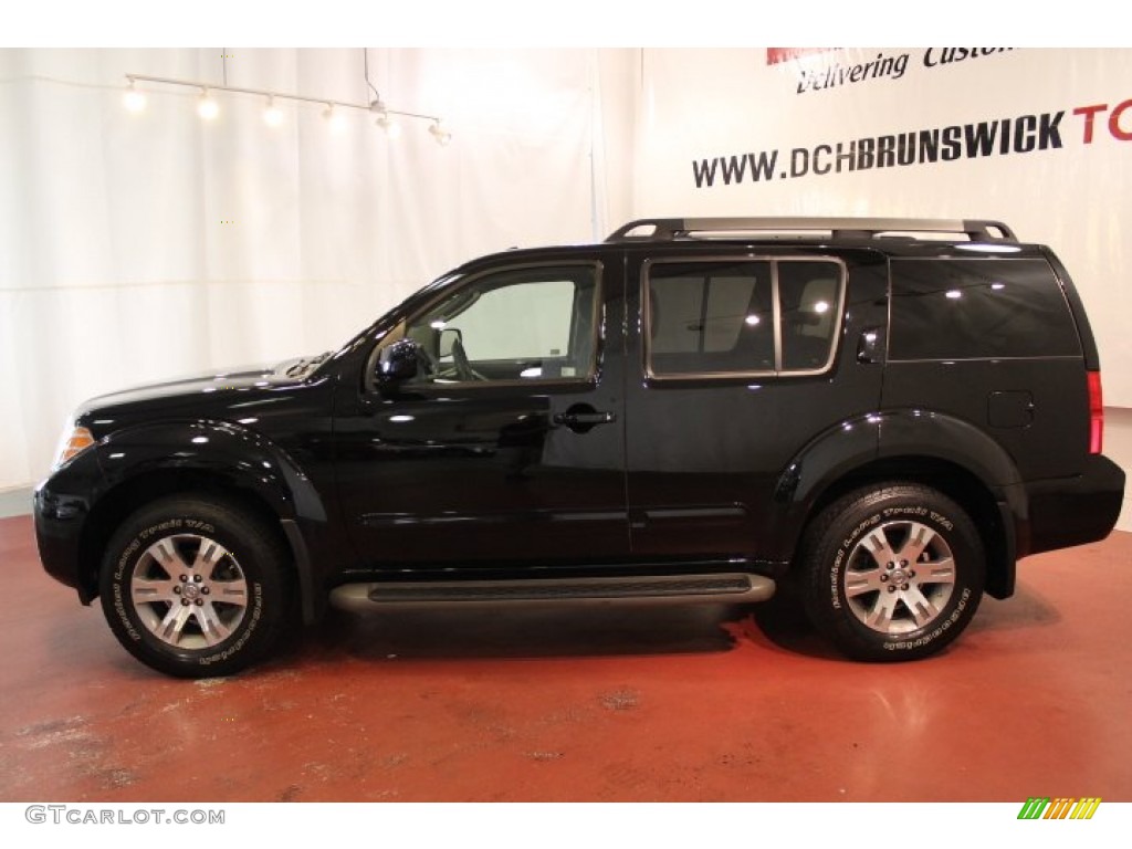 2010 Pathfinder SE 4x4 - Super Black / Graphite photo #5