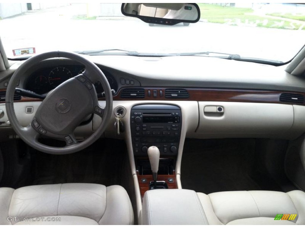 2004 Cadillac Seville SLS Shale Dashboard Photo #68487904