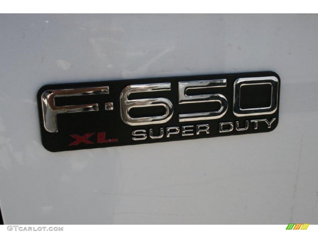 2005 F650 Super Duty XL Regular Cab Chassis - Oxford White / Medium Flint photo #2