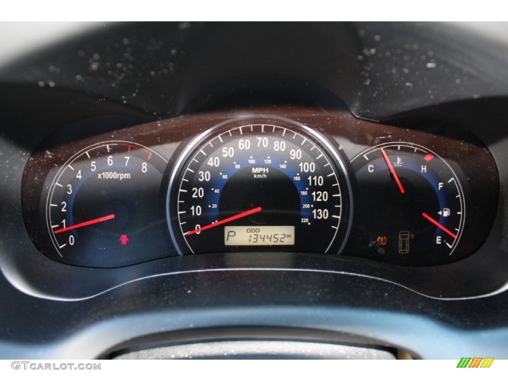 2007 Hyundai Entourage Limited Gauges Photos