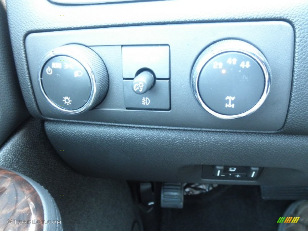 2013 GMC Sierra 3500HD Denali Crew Cab 4x4 Dually Controls Photo #68493370