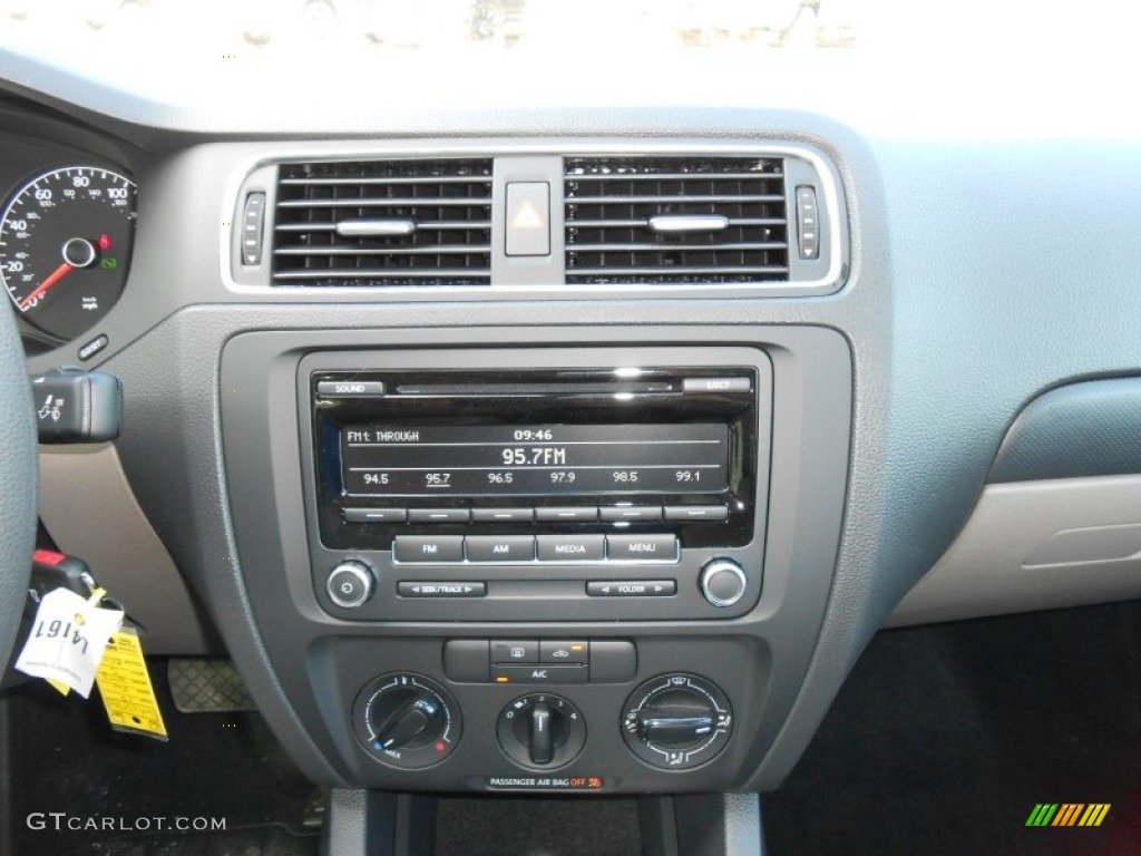 2013 Volkswagen Jetta S Sedan Controls Photo #68494680