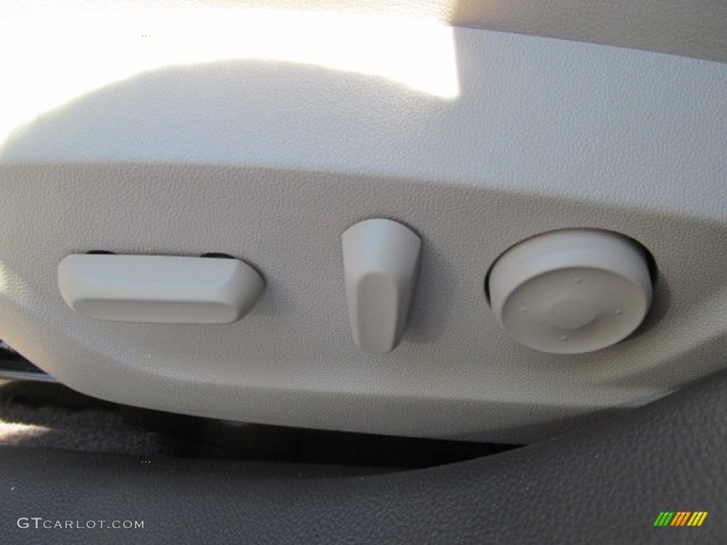 2011 Buick Regal CXL Controls Photo #68501989