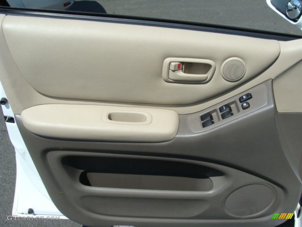 2004 Highlander I4 - Super White / Ivory photo #8