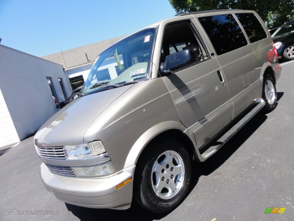 2004 Astro LT AWD Passenger Van - Light Pewter Metallic / Neutral photo #2