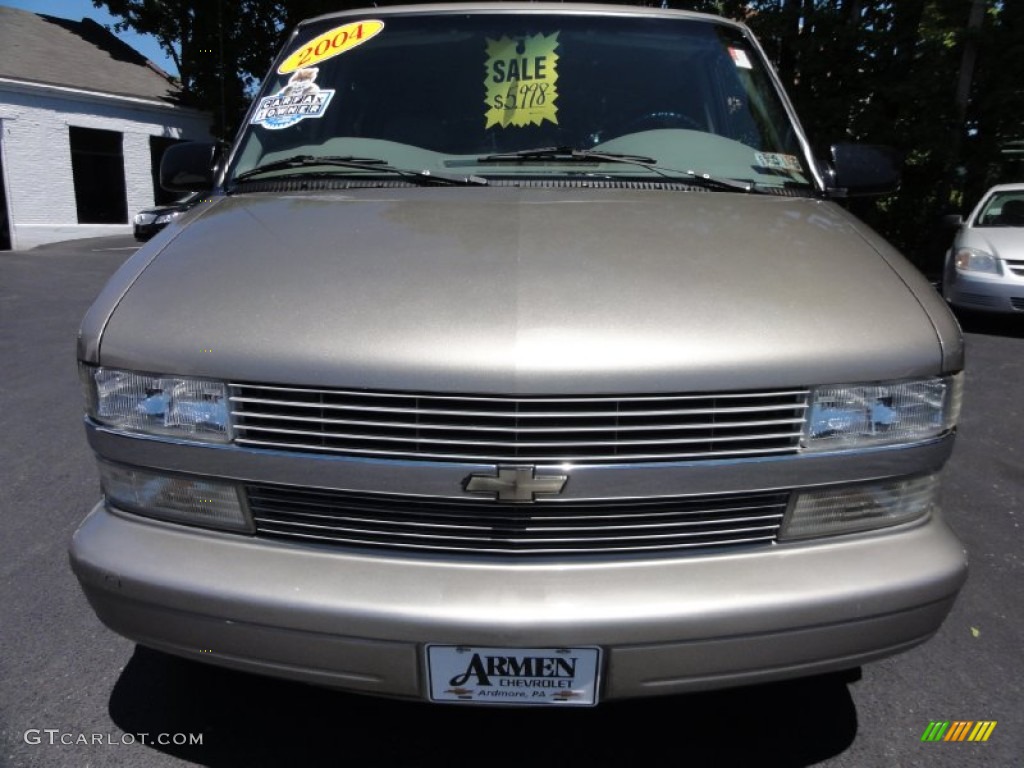 2004 Astro LT AWD Passenger Van - Light Pewter Metallic / Neutral photo #3