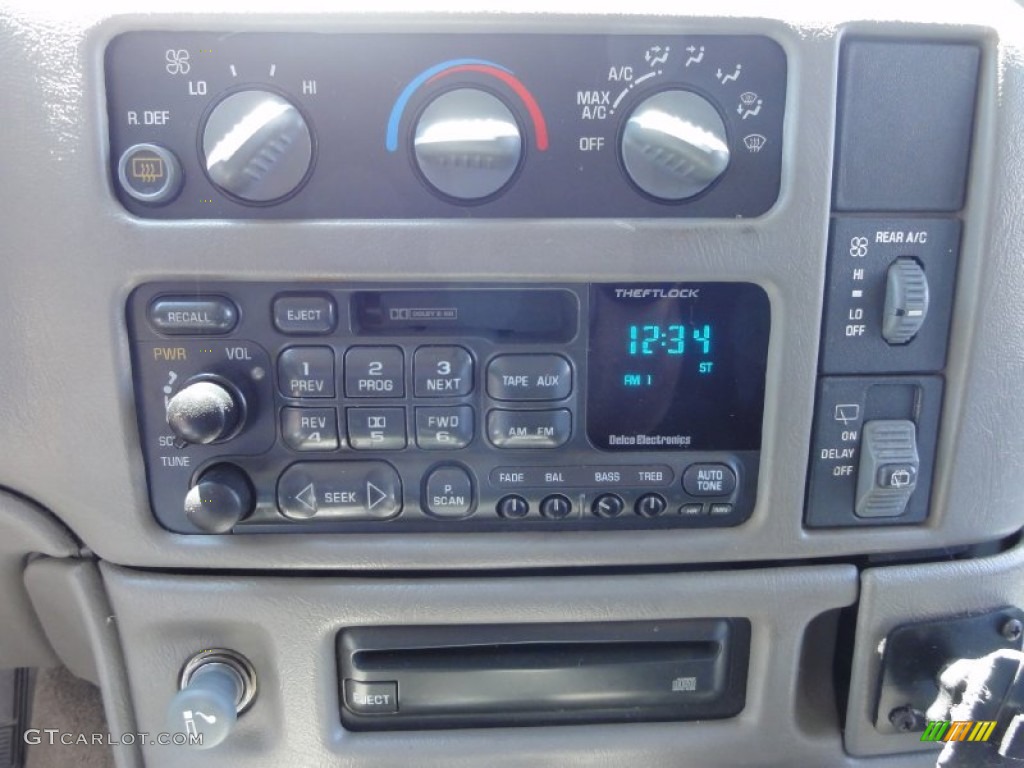 2004 Chevrolet Astro LT AWD Passenger Van Controls Photo #68506342